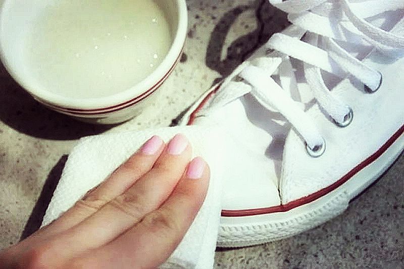 Очистить белую обувь легко!