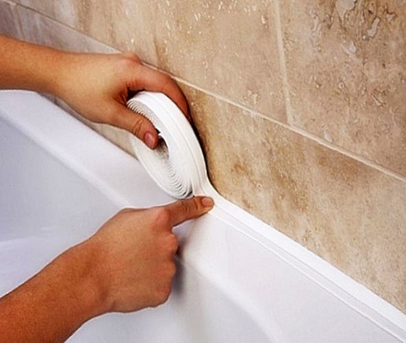 Как легко заделать щели между стеной и ванной