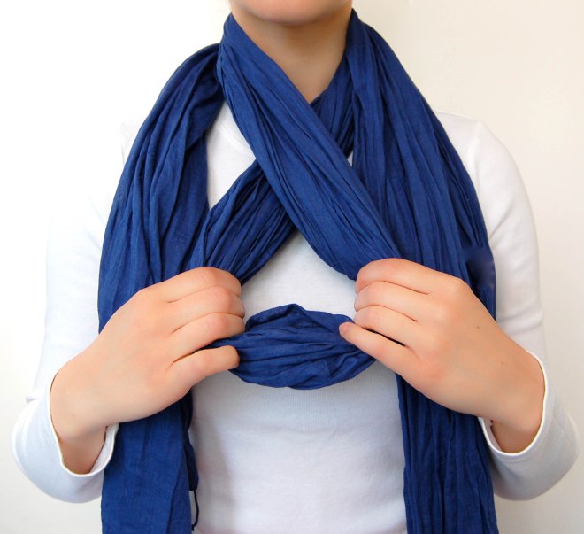 Как завязать шарф женский на шее