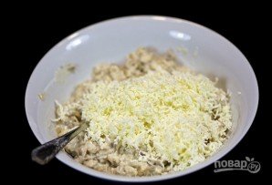 Шампиньоны, фаршированные курицей и сыром