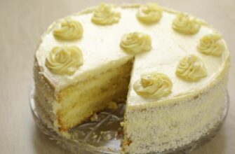 Бисквитный торт с кремом «Пломбир».