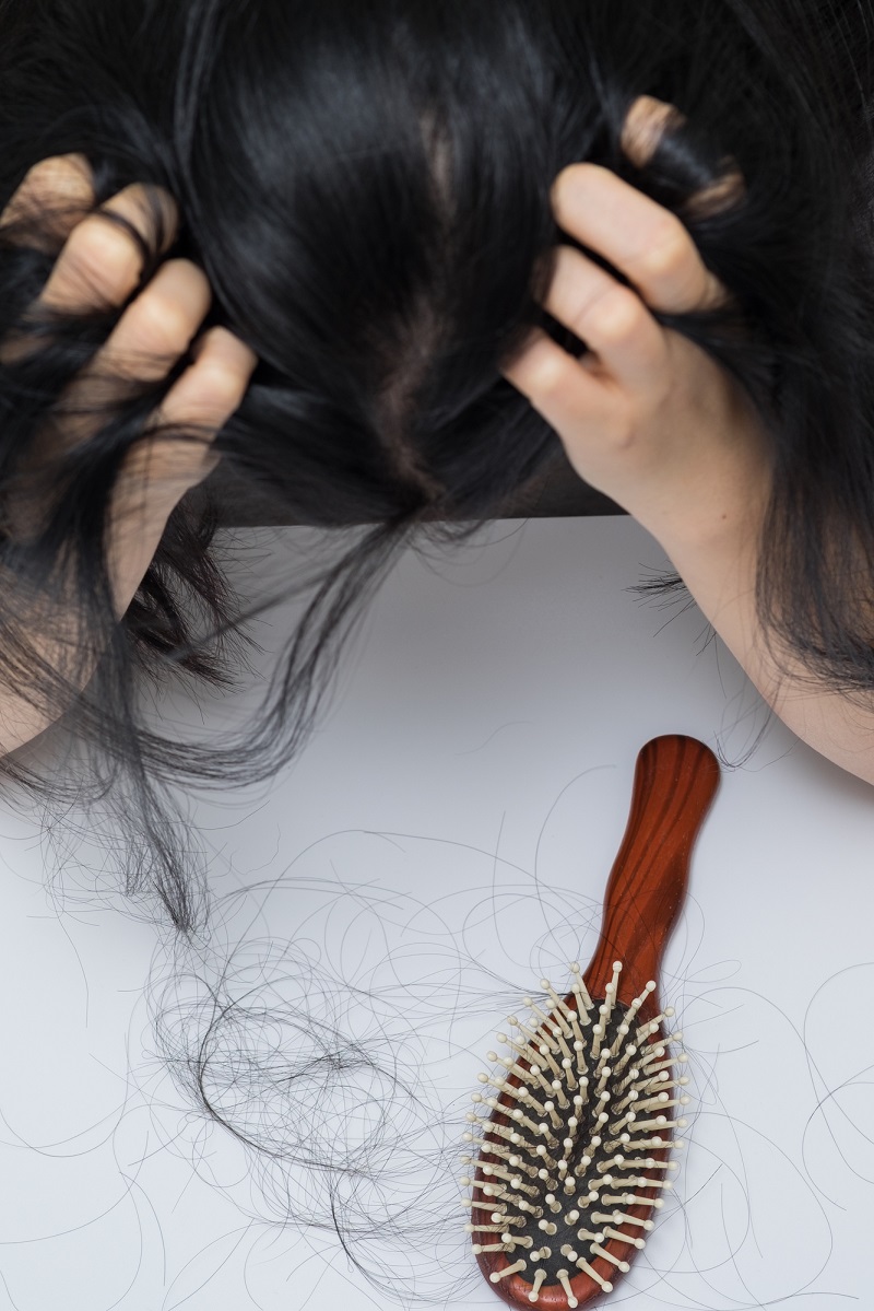 Сколько волос выпадает у человека при одном расчесывании